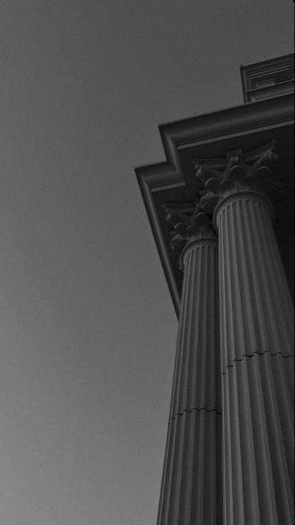 Ilustračný detail klasickej architektúry so stĺpmi